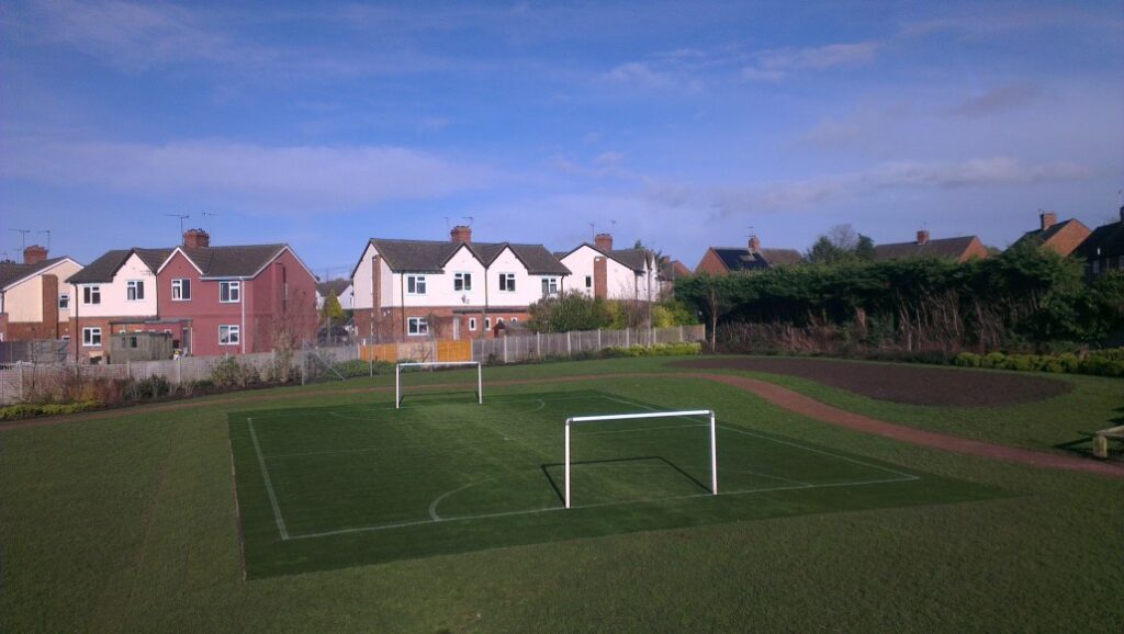 Jubilee gardens artificial grass in Evesham