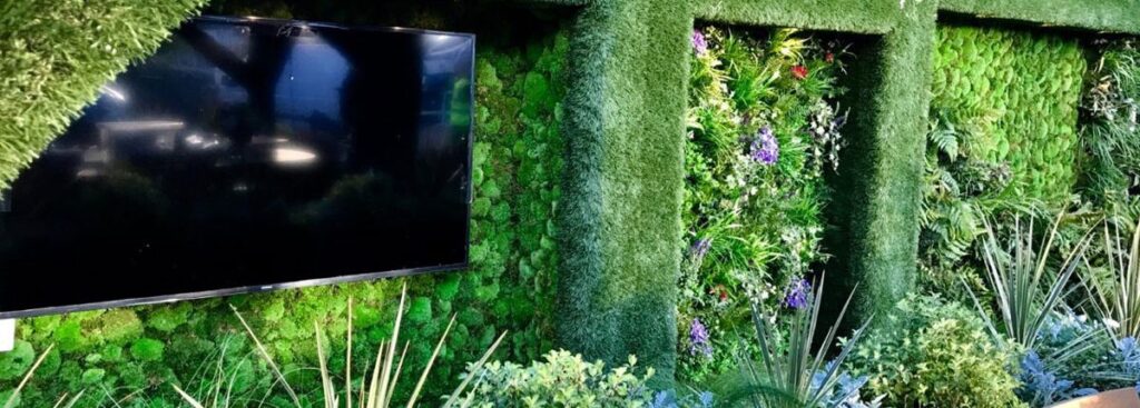 Easi-Hybrid artificial grass wall