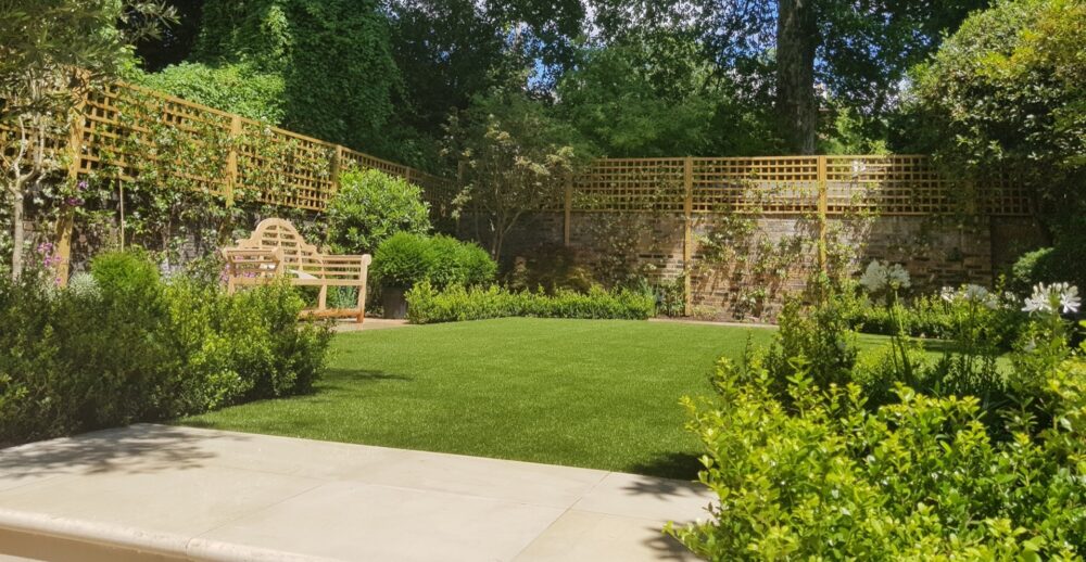 Artificial Grass vs. Real Grass: Which is Better? Artificial Grass vs. Real Grass: Which is Better?