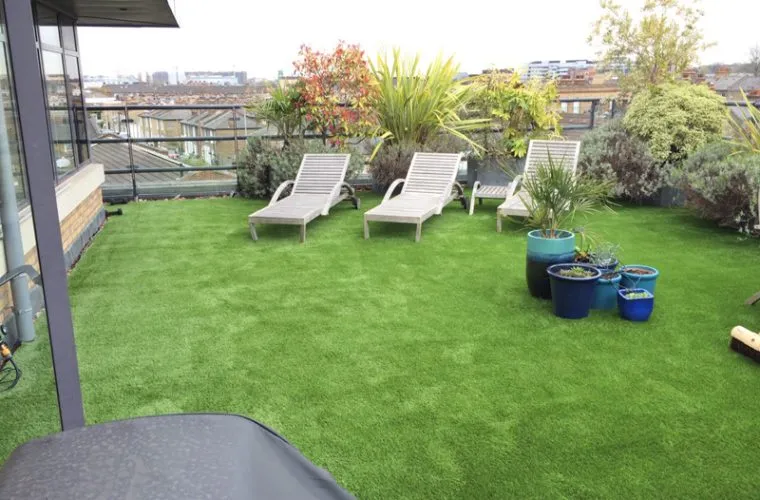 artificial-grass-for-balconies-roof-terraces_009-760x500-c-center