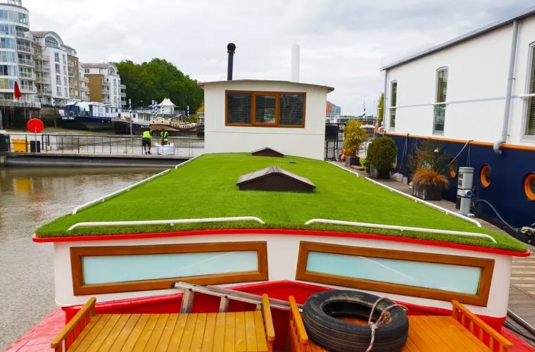 artificial-grass-for-boat-760x500-c-center