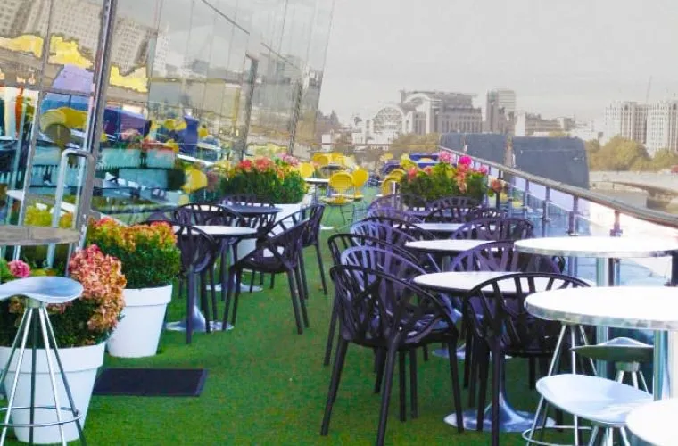 artificial-grass-for-roof-2-760x500-c-center