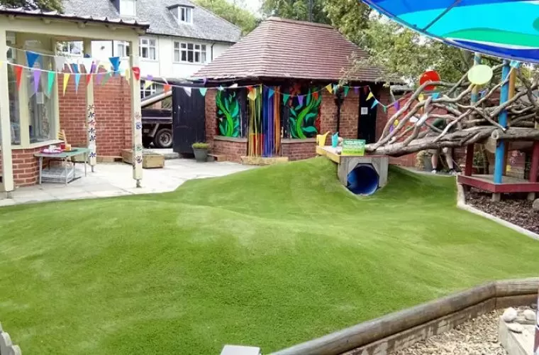 artificial-grass-for-schools-kensington-4-760x500-c-center