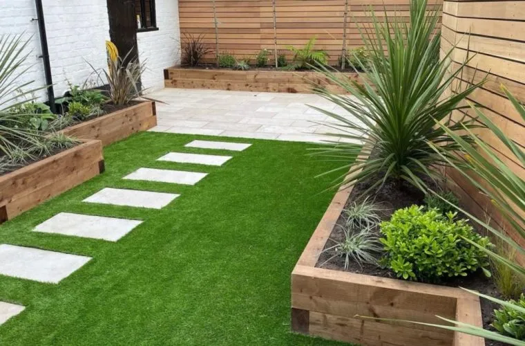 artificial-grass-london-2-1024x1024-1-760x500-c-center