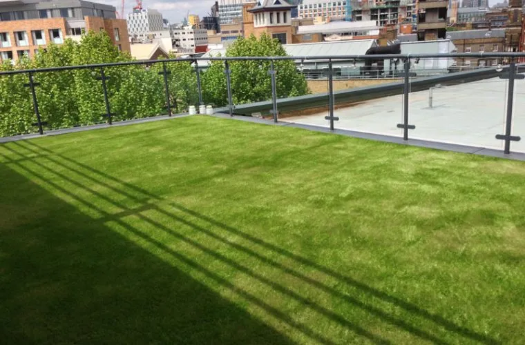 balcony-artificial-grass-installation-760x500-c-center