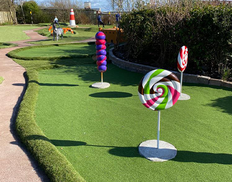 mini-golf-candy-lollypops