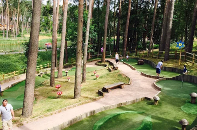 mini-golf-course-trees-flags-holes-760x500-c-center