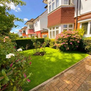 artificial-grass-for-gardens-mayfair-2